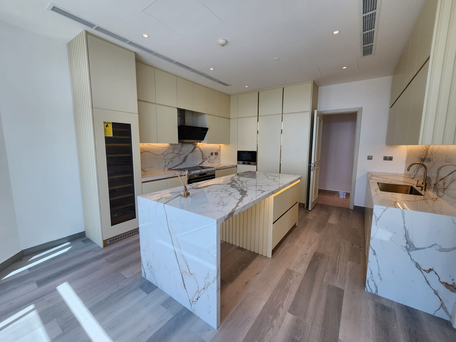 wardrobe-kitchen- and- washrooms-5